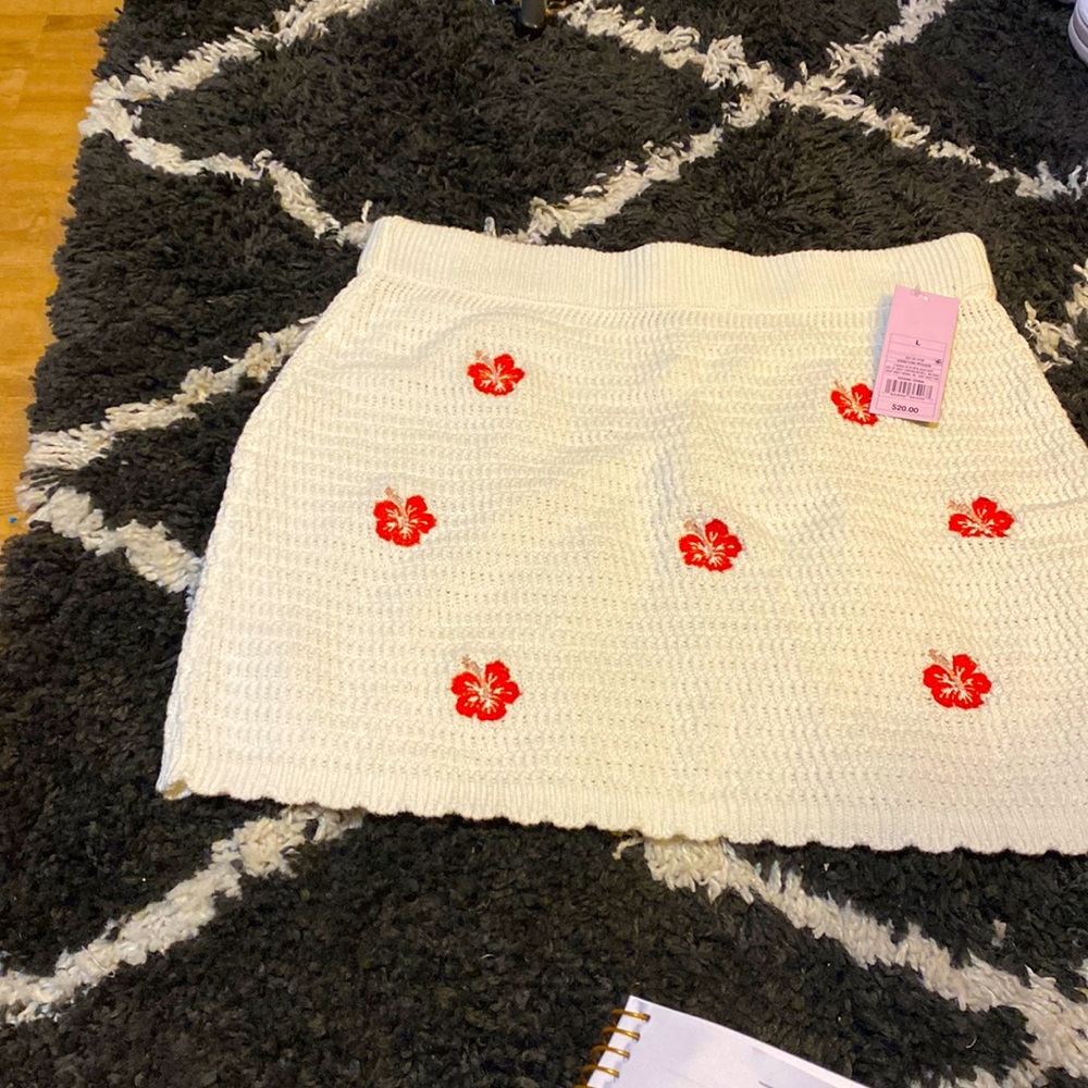 White and Red Hawaiian Flower Knitted/Crocheted Skirt